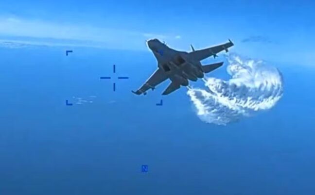 Su-27 Rusia menyembur drone MQ-9 Reaper AS