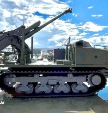 Howitzer derek yang diintegrasikan pada kendaraan tanpa awak MTS-15