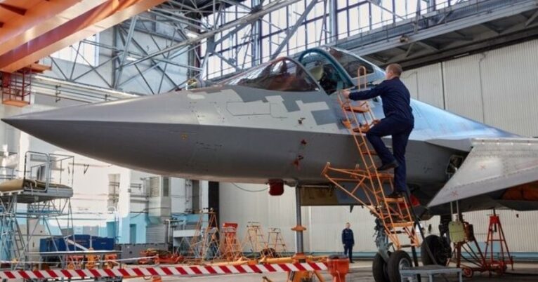 Su-57 di fasilitas produksinya