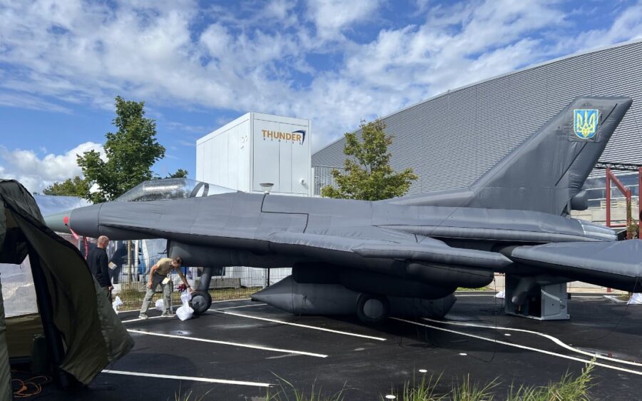 Umpan tiup F-16 Ukraina buatan Ceko_4