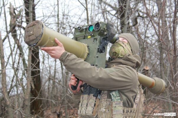 Prajurit Ukraina menggunakan rudal Martlet dari Inggris