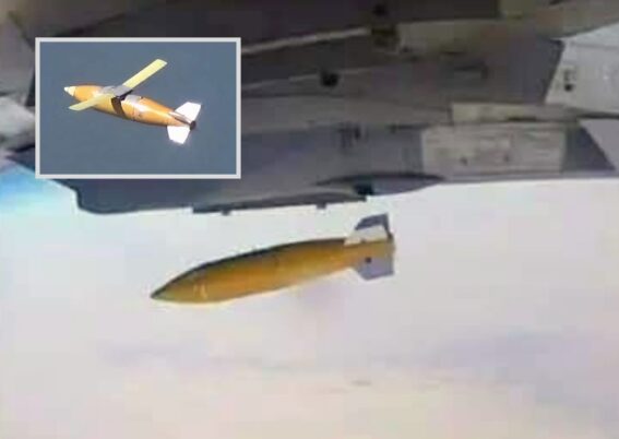 Su-30MKI luncurkan bom GAURAV