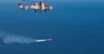 Helikopter Wildcat Angkatan Laut Inggris tembakkan rudal Sea Venom