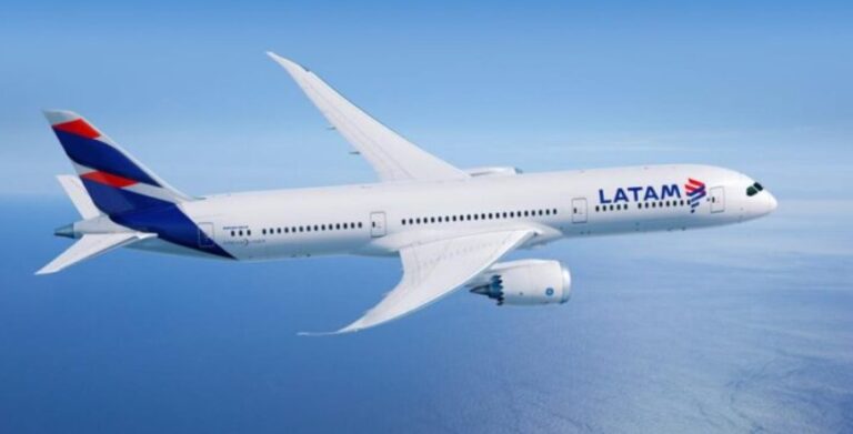 LATAM Boeing 787 Dreamliner