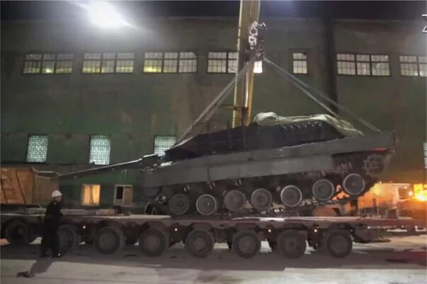 Leopard 2A6 Jerman dibongkar oleh pabrik tank Rusia