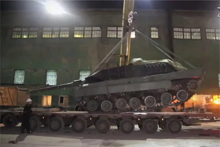 Leopard 2A6 Jerman dibongkar oleh pabrik tank Rusia