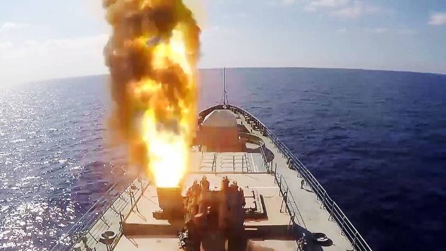 Peluncuran rudal Kalibr dari Admiral Kasatonov