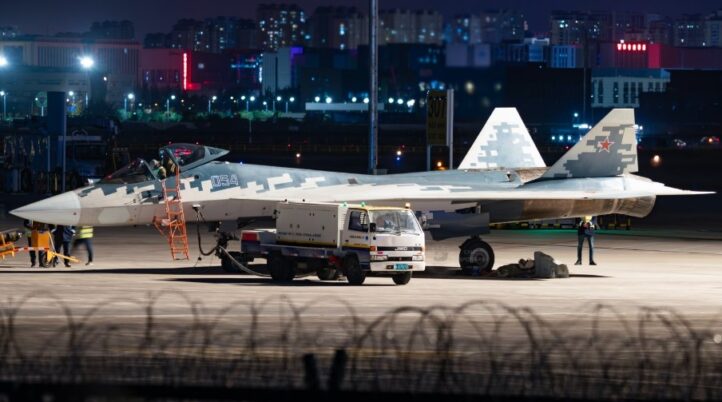 Su-57 mendarat di Taiyuan Wusu International Airport China