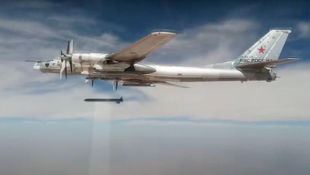 Tu-95 Rusia meluncurkan rudal