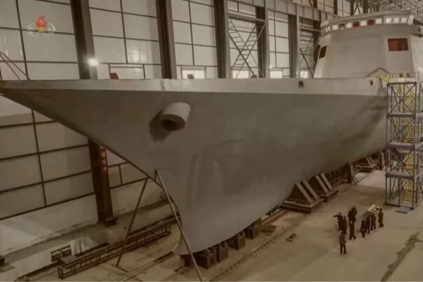Korea Utara membangun fregat kelas 3000 ton