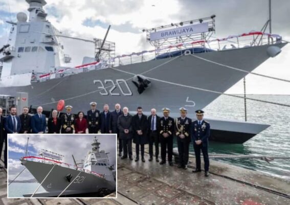 KRI Brawijaya-320 dan KRI Prabu Siliwangi-321