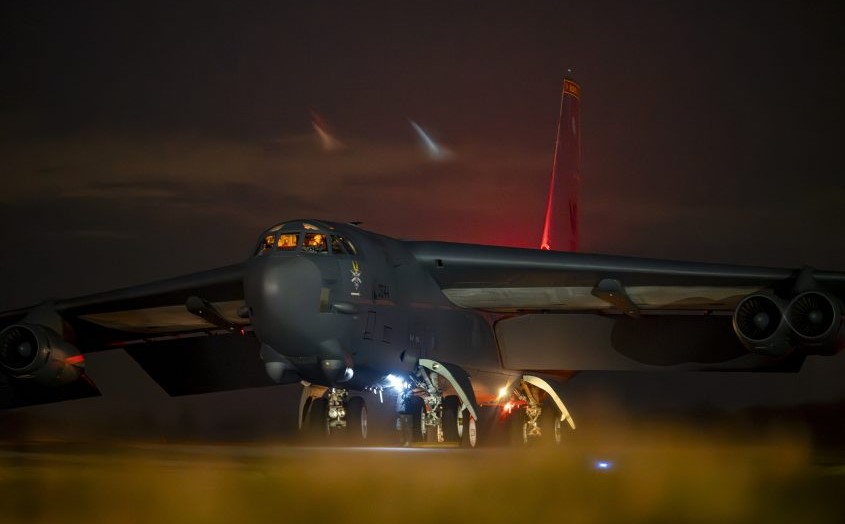 B-52 Stratofortress melakukan pengeboman di Timur Tengah