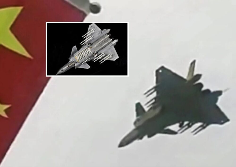 J-20 terlihat terbang dengan Beast Mode