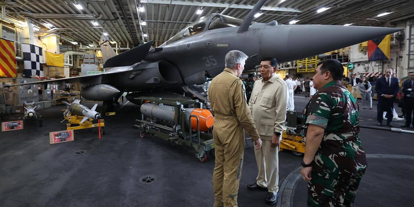 Menhan RI Sjafie kunjungi kapal induk Prancis di perairan Lombok