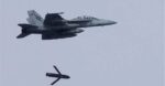 RAAF Super Hornet melepaskan rudal AGM-158C