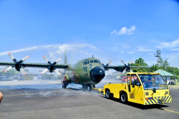 TNI AU pensiunkan tiga pesawat C-130B yakni A-1303_ A-1304_A1313