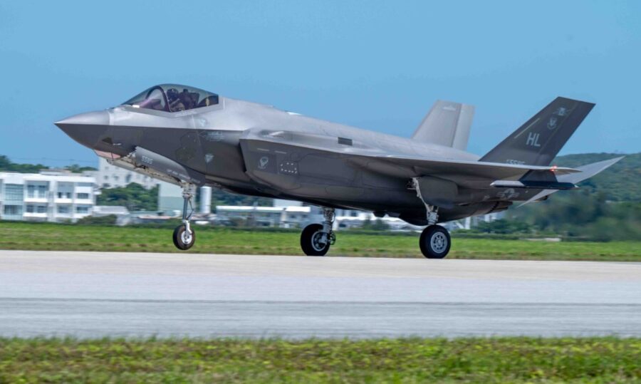USAF mengirimkan lebih banyak F-35 ke Kadena di Jepang