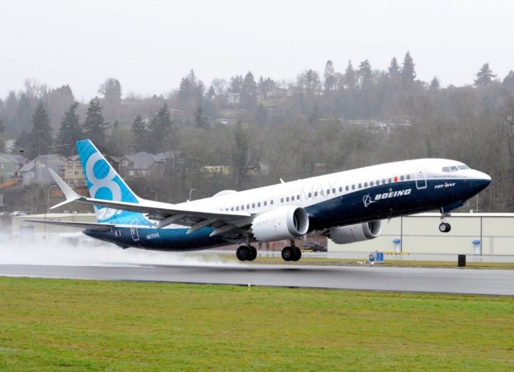Boeing 737 MAX 8