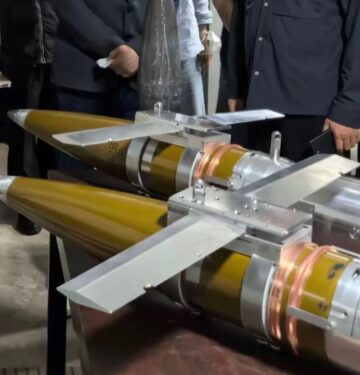 China kembangkan bom luncur udara dari amunisi artileri