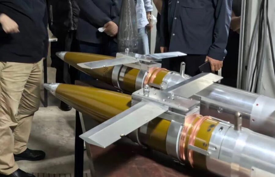 China kembangkan bom luncur udara dari amunisi artileri