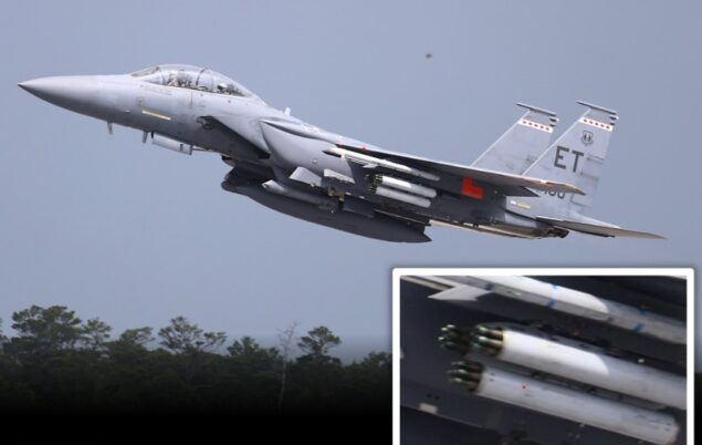 F-15E membawa roket APKWS II