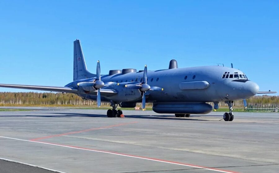 Il-20 Rusia terlihat di langit Belarus