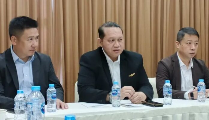 Agung Sasongkojati memaparkan Drone HY100 untuk pengangkutan kargo besar