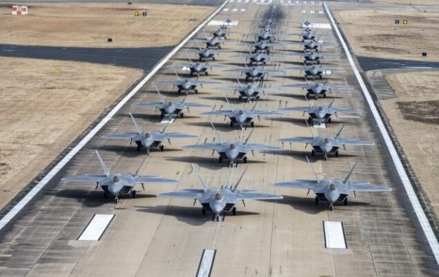 Elephant Walk F-22 di Langley AFB