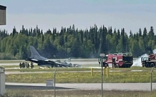 Jet tempur KF-16 tergelincir saat Red Flag 25-2 di Alaska