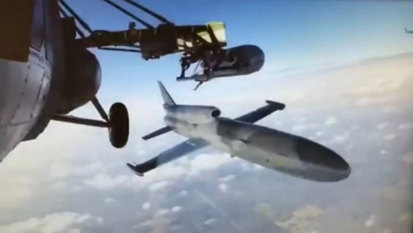 Rusia luncurkan drone kamikaze Dan-M dari heli Mi-8