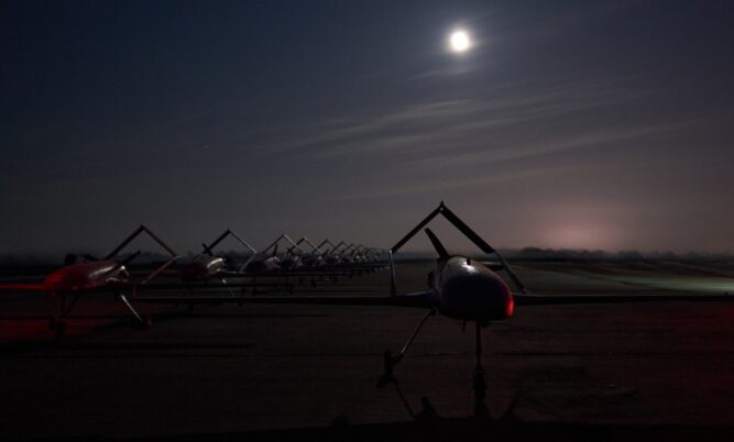 Drone kamikaze jarak jauh Ukraina An-196 Liutyi