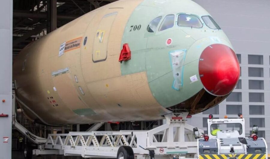 Airbus di Toulouse menerima bagian pertama badan A350F