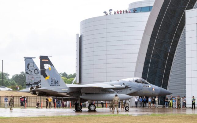 F-15C USAF yang menembak jatuh MiG-29 dan MiG-23 Irak masuk ke Museum Smithsonian