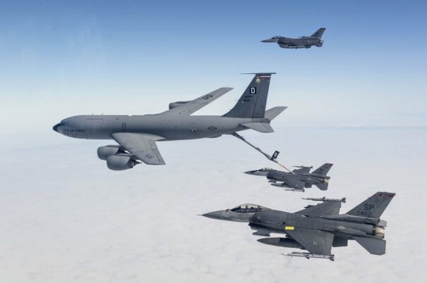 KC-135 dan F-16