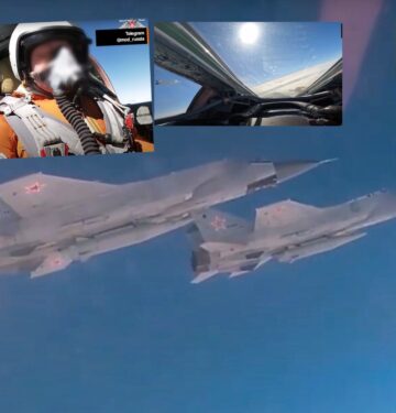 MiG-31K Rusia terbang di atas Laut Barenst sambil membawa rudal hipersonik Kinzhal