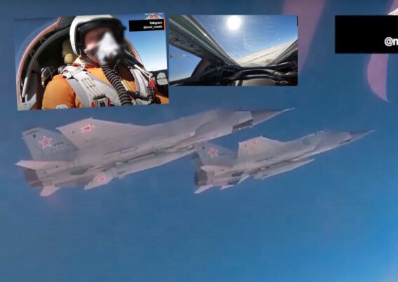 MiG-31K Rusia terbang di atas Laut Barenst sambil membawa rudal hipersonik Kinzhal