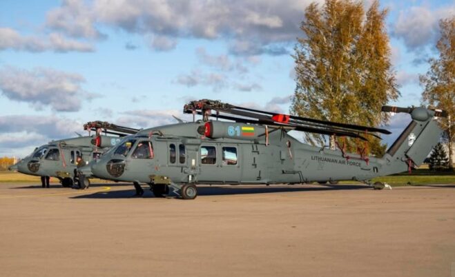 Lithuania menerima dua helikopter UH-60M Black Hawk