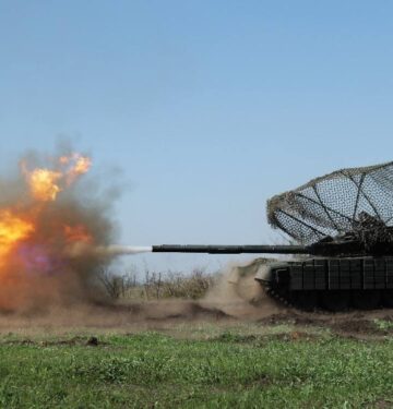 Tank China dilengkapi cope cage yang dapat dilipat