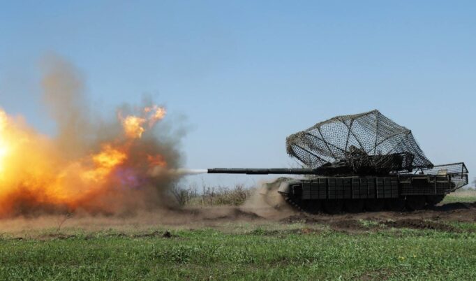 Tank China dilengkapi cope cage yang dapat dilipat