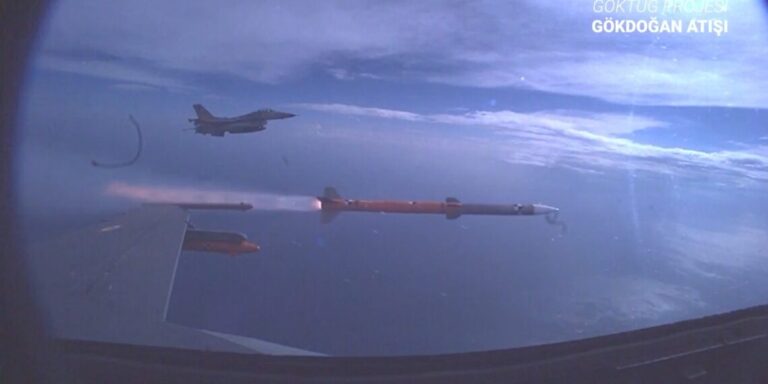 Turki menguji coba rudal udara ke udara Goktug dari F-16