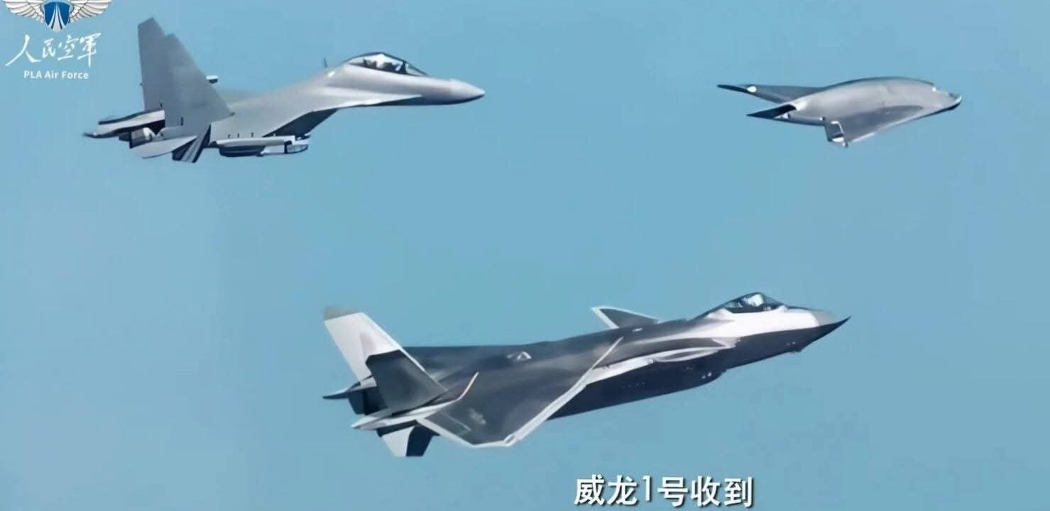 Drone GJ-11 terbang dengan J-22 dan J-16