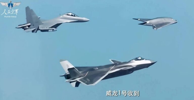 Drone GJ-11 terbang dengan J-22 dan J-16
