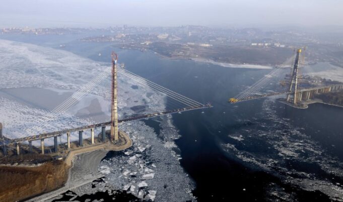 Jembatan di Vladivostok_