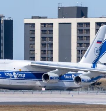 Pesawat An-124 Rusia yang ditahan Kanada di Bandara Toronto _