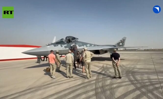 Su-57 tiba di Dubai Airshow 2025_