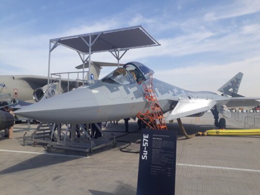 Su-57E di Dubai Airshow 2025 _ Roni Sontani _ Airspace Review