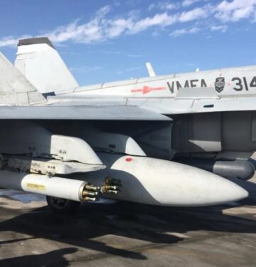 Angkatan Laut AS menambah roket APKWS