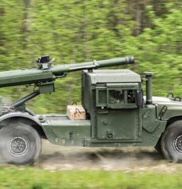 Humvee Hawkeye 105 mm