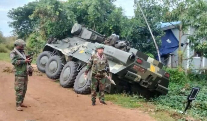 Pasukan Kamboja berhasil merampas kendaraan tempur BTR-3E1 Thailand