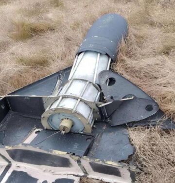 Puing-puing Geran-2 memperlihatkan hulu ledak ganda dengan berat total 100 kg